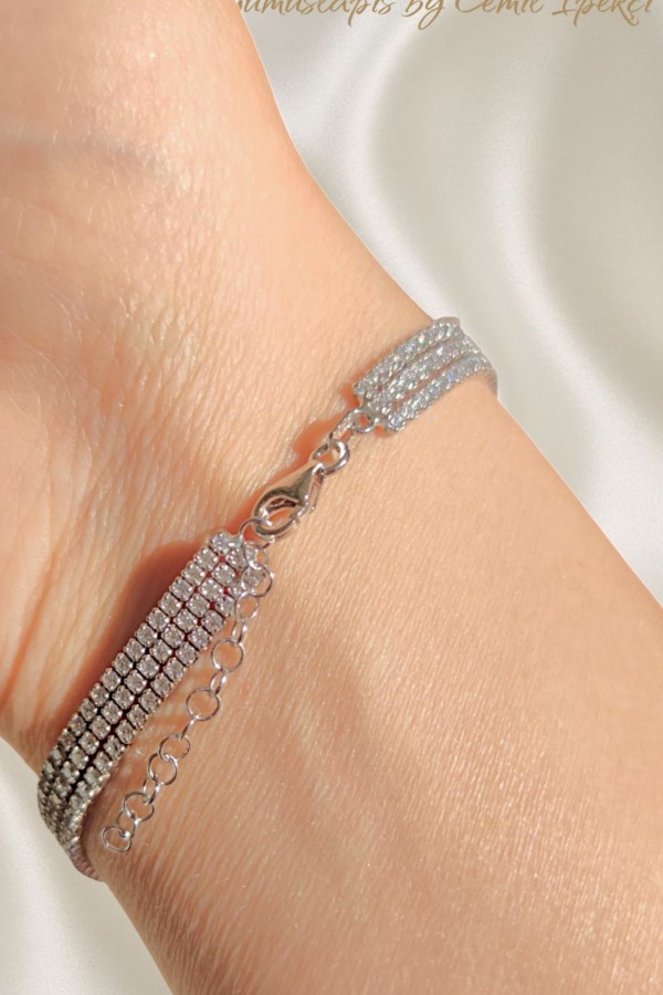 Kendinden Üçlü Laboratuvar Pırlantası Taşlı Suyolu Gümüş Bileklik