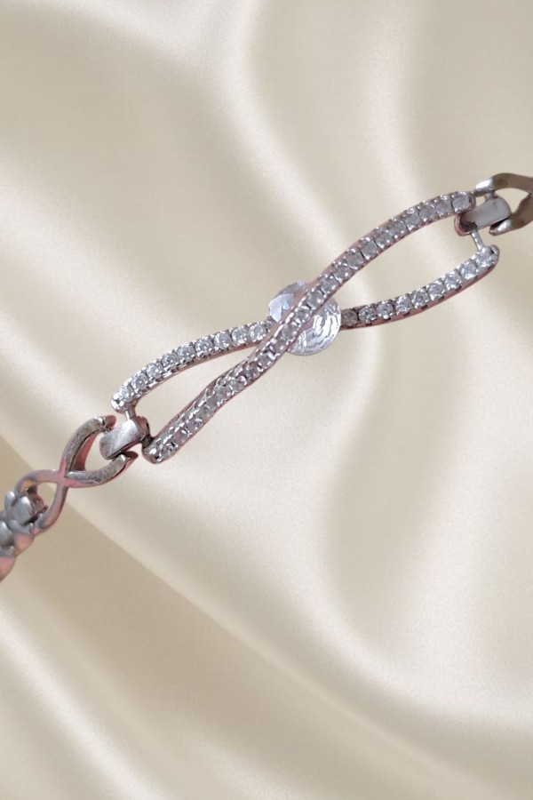 Ortası Taşlı Kenarı Düz Zincir Gümüş Bileklik 