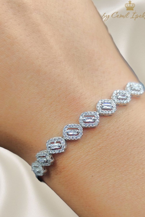 Baget Kesim Laboratuvar Pırlantası Taşlı Yarım Suyolu Gümüş Bileklik