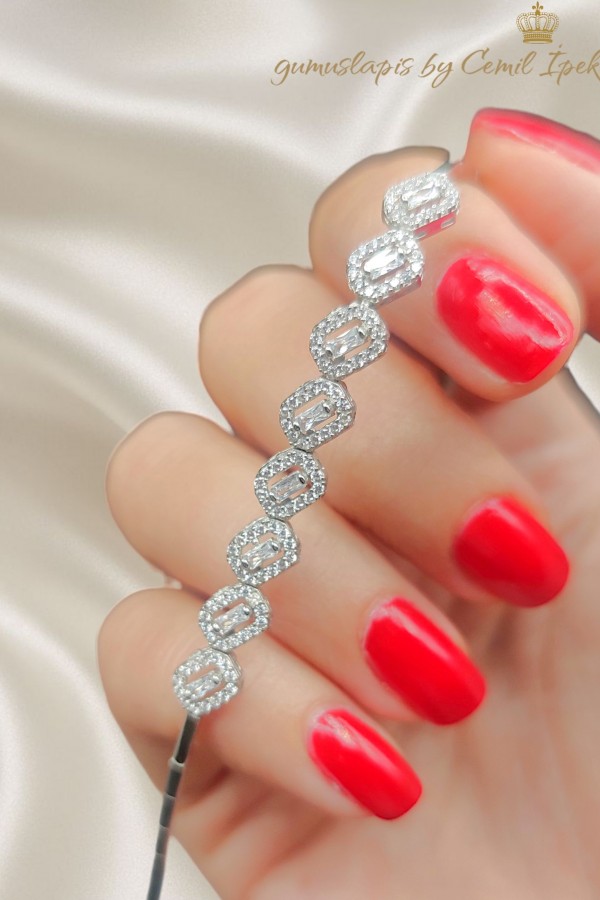 Baget Kesim Laboratuvar Pırlantası Taşlı Yarım Suyolu Gümüş Bileklik