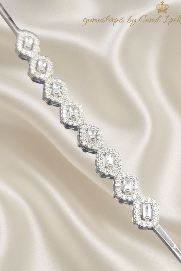 Baget Kesim Laboratuvar Pırlantası Taşlı Yarım Suyolu Gümüş Bileklik