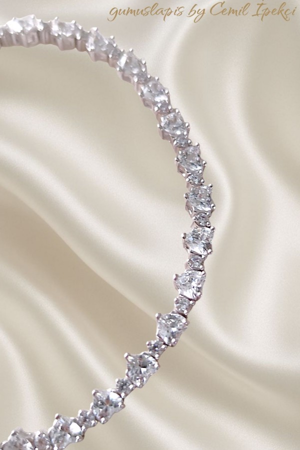 Laboratuvar Pırlantası Taşlı Kalp Motif Gümüş Suyolu Bileklik