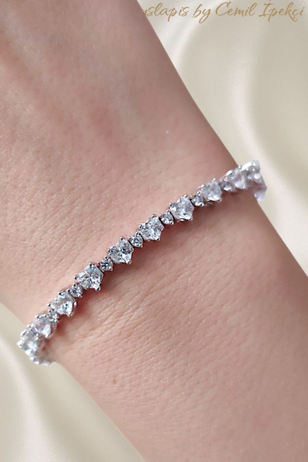 Laboratuvar Pırlantası Taşlı Kalp Motif Gümüş Suyolu Bileklik