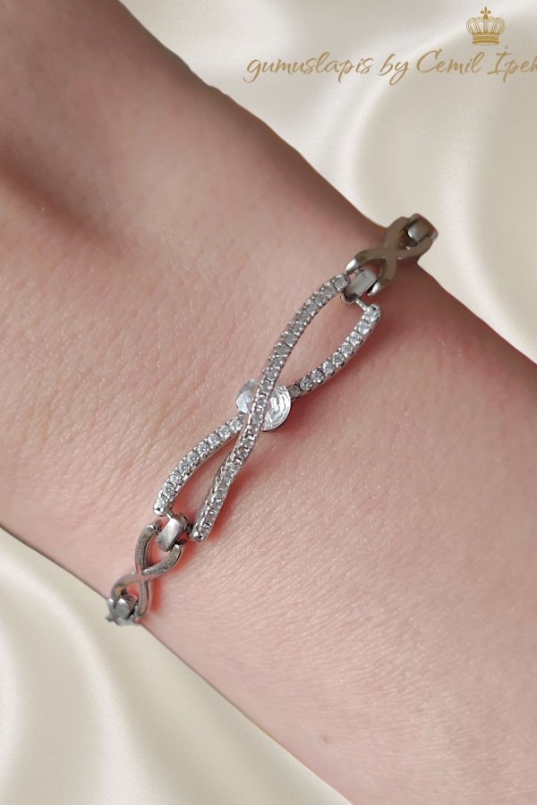 Ortası Taşlı Kenarı Düz Zincir Gümüş Bileklik 