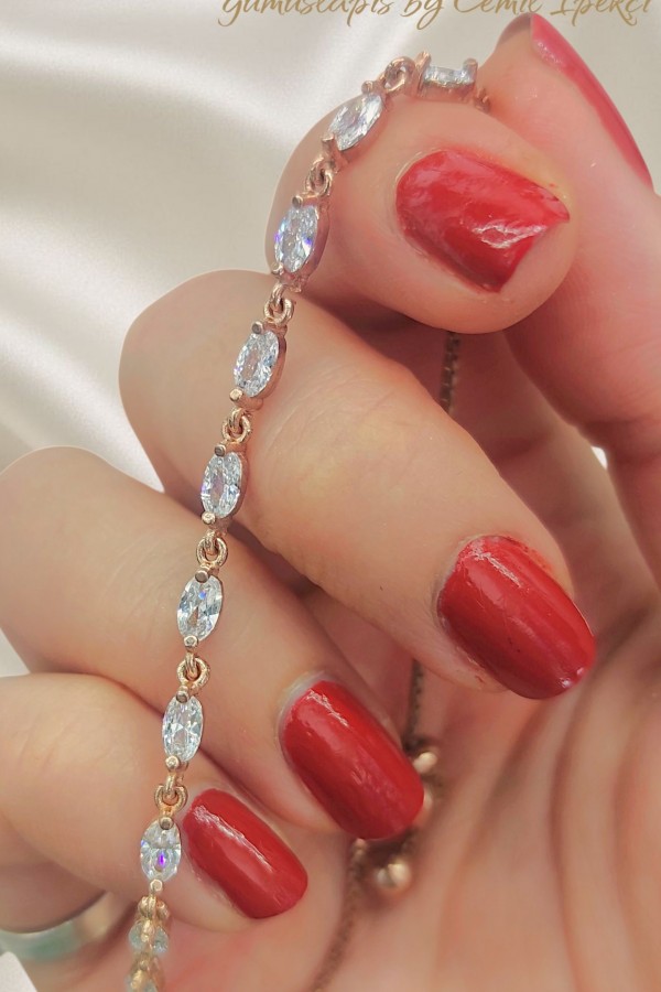 Oval Motif Taşlı Gümüş Bileklik 