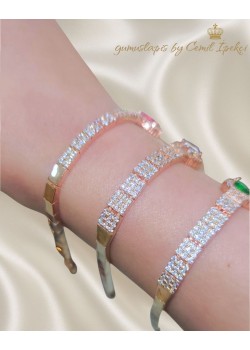 Ortası renkli taşlı yarım suyolu gümüş bileklik serisi 