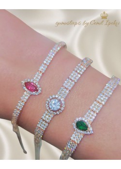 Ortası renkli taşlı yarım suyolu gümüş bileklik serisi 