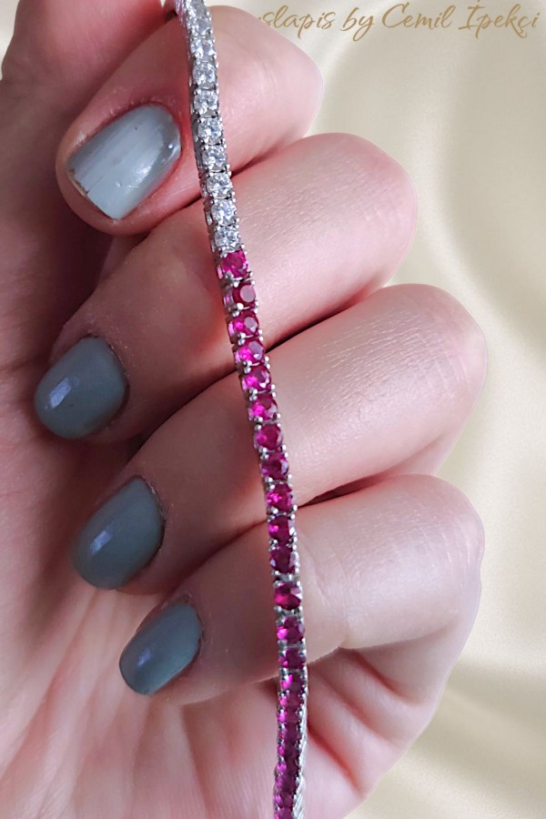 Yarısı Laboratuvar Yarısı Renkli Yakut Taşlı Gümüş Suyolu Bileklik