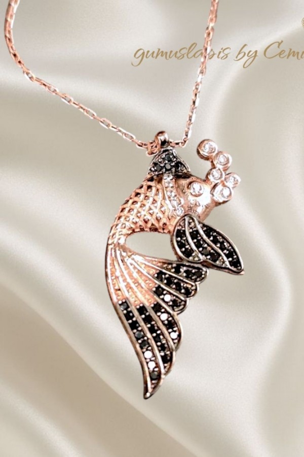 Baloncuk Çıkaran Balık Motif Gümüş Kolye