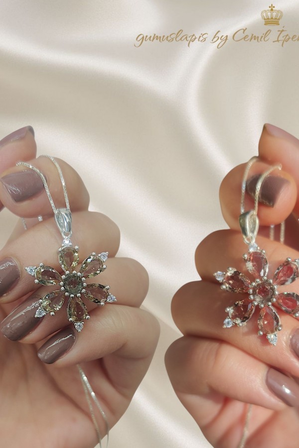 Renk Değiştiren Taşlı Kar Tanesi Motif Gümüş Kolye Ucu