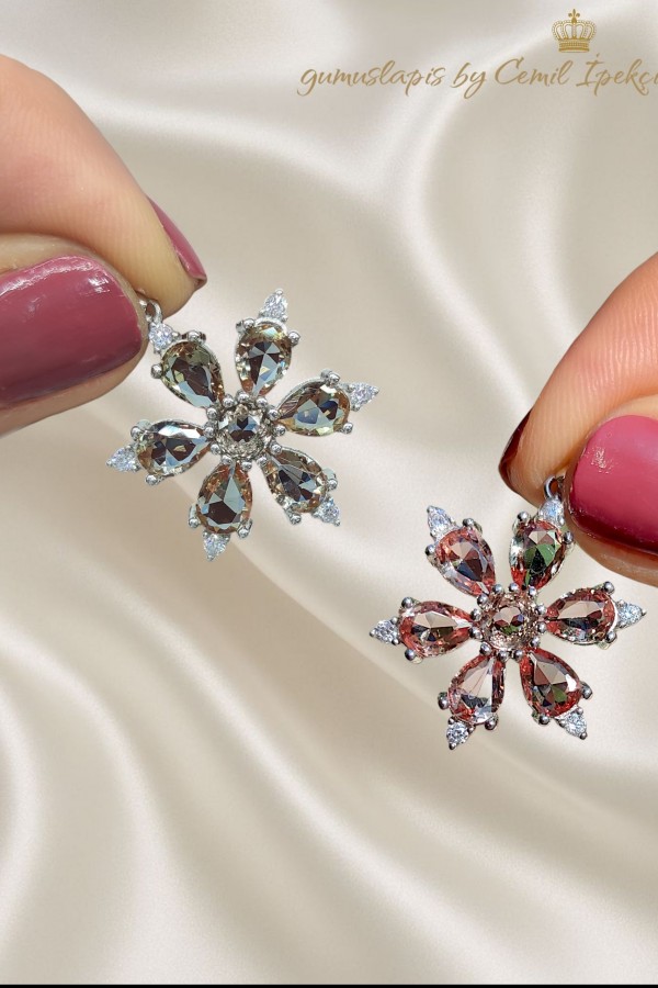 Renk Değiştiren Taşlı Kar Tanesi Motif Gümüş Kolye Ucu