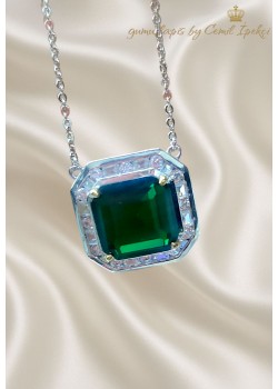 Peridot ve Laboratuvar Pırlantası Taşlı Gümüş Kare Kolye 