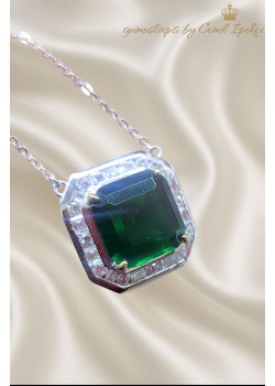 Peridot ve Laboratuvar Pırlantası Taşlı Gümüş Kare Kolye 