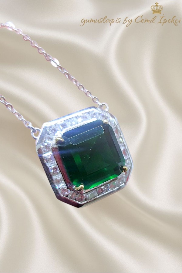 Peridot ve Laboratuvar Pırlantası Taşlı Gümüş Kare Kolye 