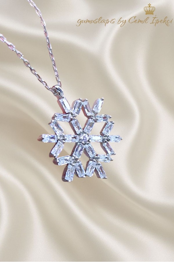 Baget Taşlı Kar Tanesi Motif Gümüş Kolye 