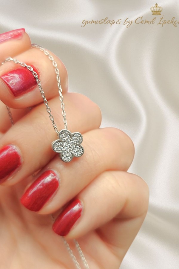 Papatya Motif Gümüş Mini Kolye 