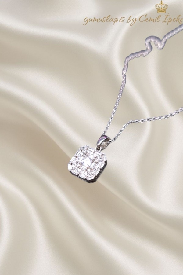 Baget Taşlı Kare Motif Gümüş Mini Kolye 