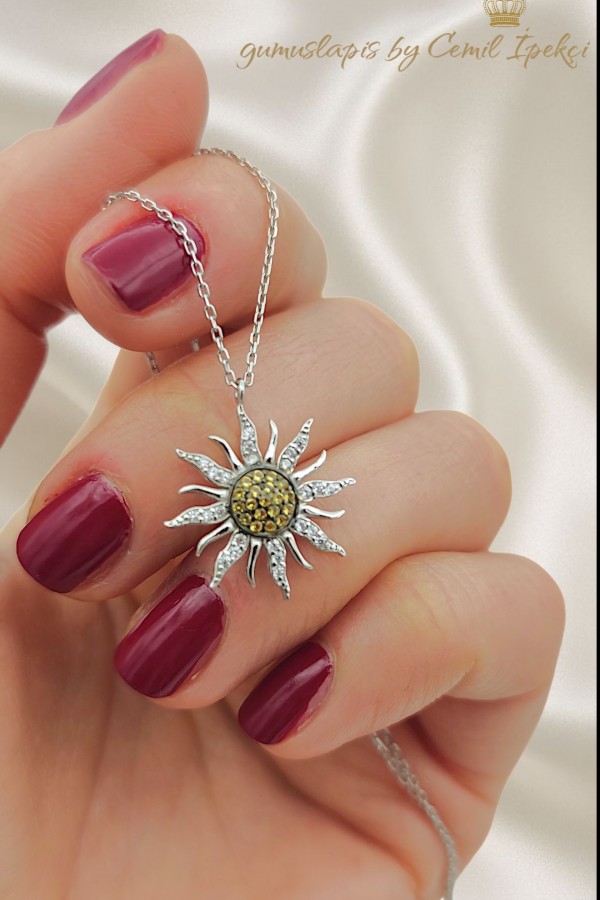 Güneş Motif Gümüş Beyaz Mini Kolye
