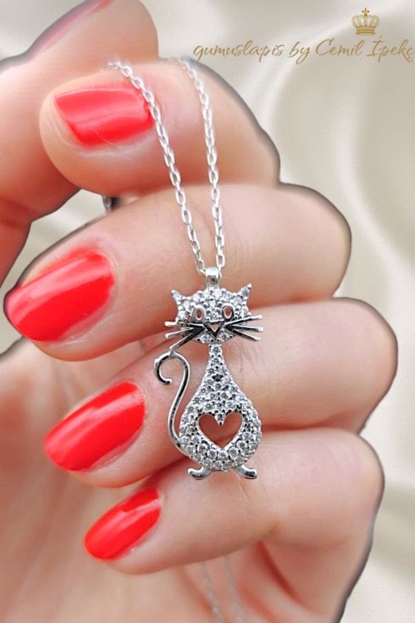 Ortası Kalp Motif Gümüş Kedi Kolye 