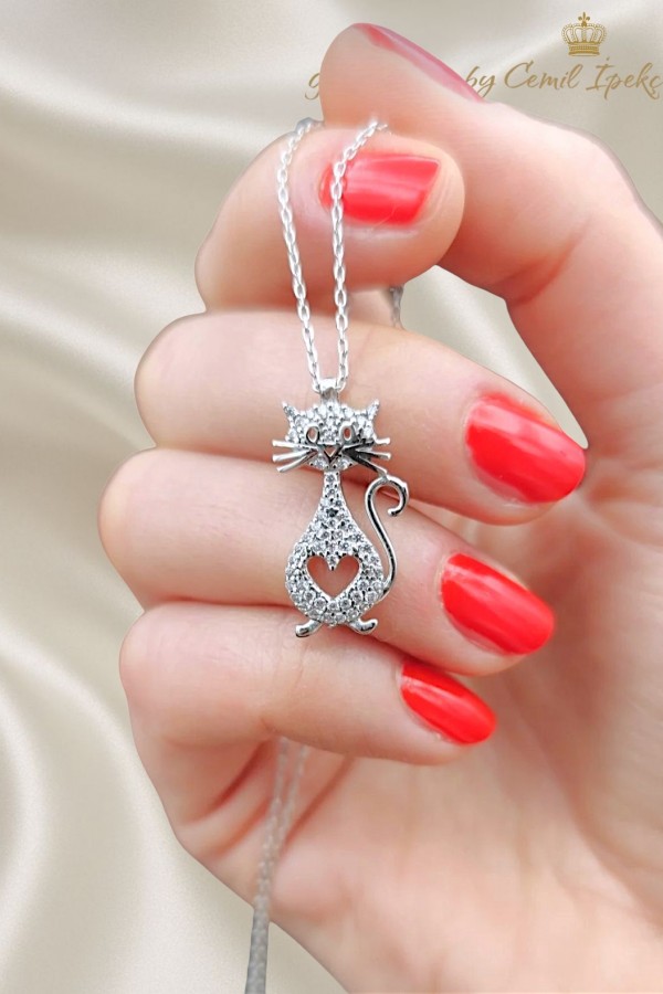 Ortası Kalp Motif Gümüş Kedi Kolye 