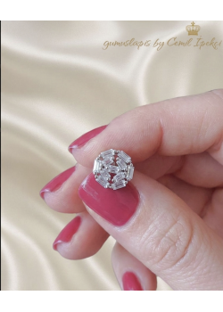 Bagetlerle Süslü Küçük Boy Vidalı Gümüş Küpe
