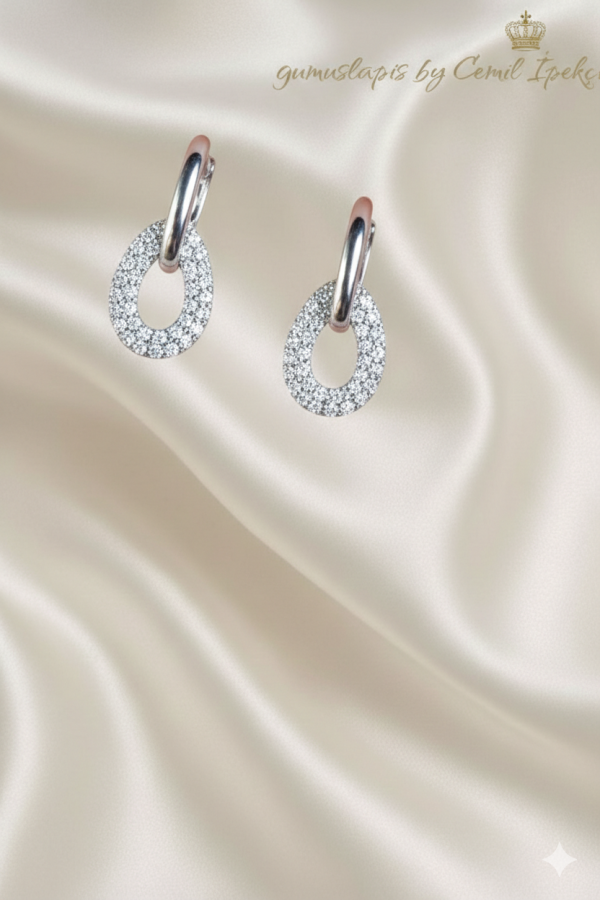İçi Boş Oval Motif Taşlı Gümüş Küpe