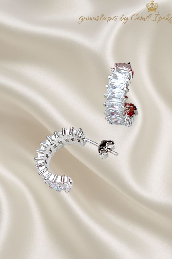 Laboratuvar Pırlantası Taşlı Baget Kesim Yarım Halka Küpe Çifti 