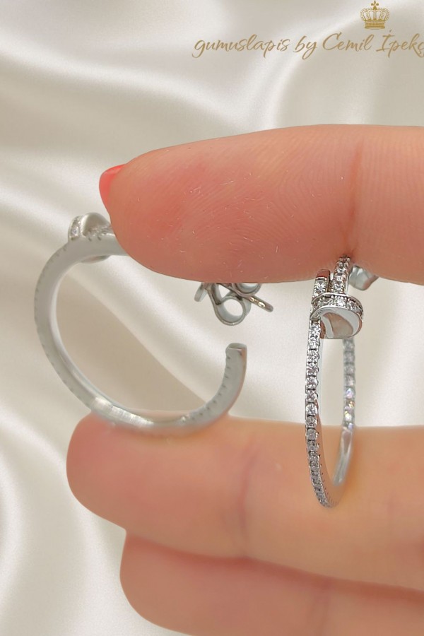 Çivi Motif Yarım Halka Gümüş Küpe Çifti 