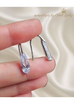 Laboratuvar Pırlantası Taşlı Geçmeli Beyaz Gümüş Küpe Çifti