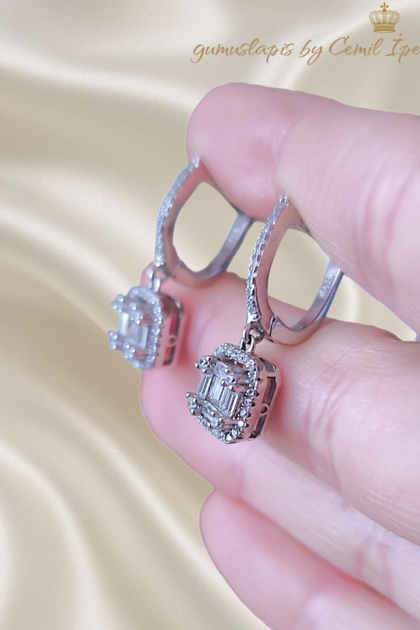 Kare Baget Kesim Taşlı Gümüş Küpe