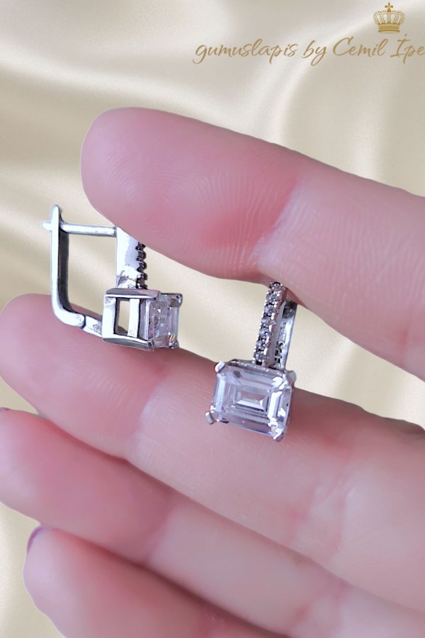 Laboratuvar Pırlantası Taşlı Dikdörtgen Form Gümüş Küpe Çifti