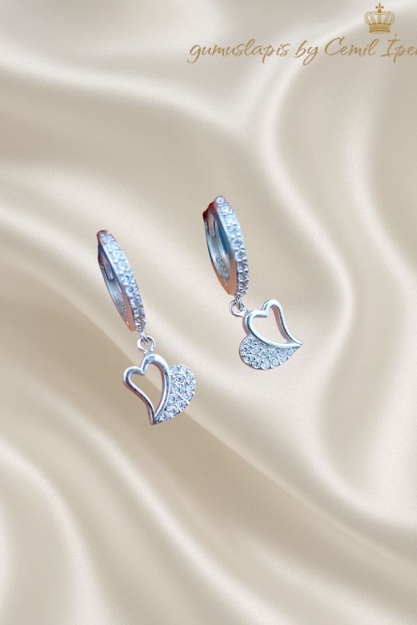 Kalp Motif Mini Gümüş Küpe Çifti 