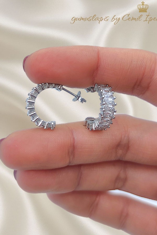 Laboratuvar Pırlantası Taşlı Baget Kesim Yarım Halka Küpe Çifti 