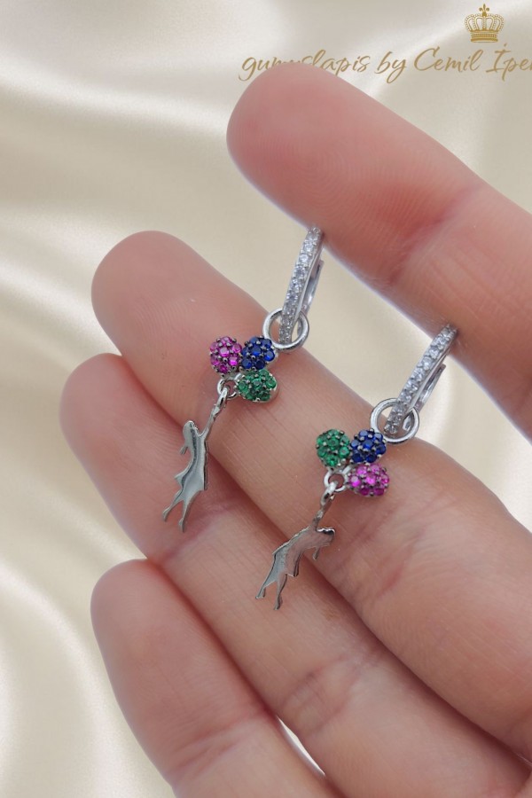 Özgür Kız Motif Gümüş Küpe