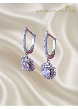 Laboratuvar Pırlantası Taşlı Çiçekli Motif Gümüş Küpe