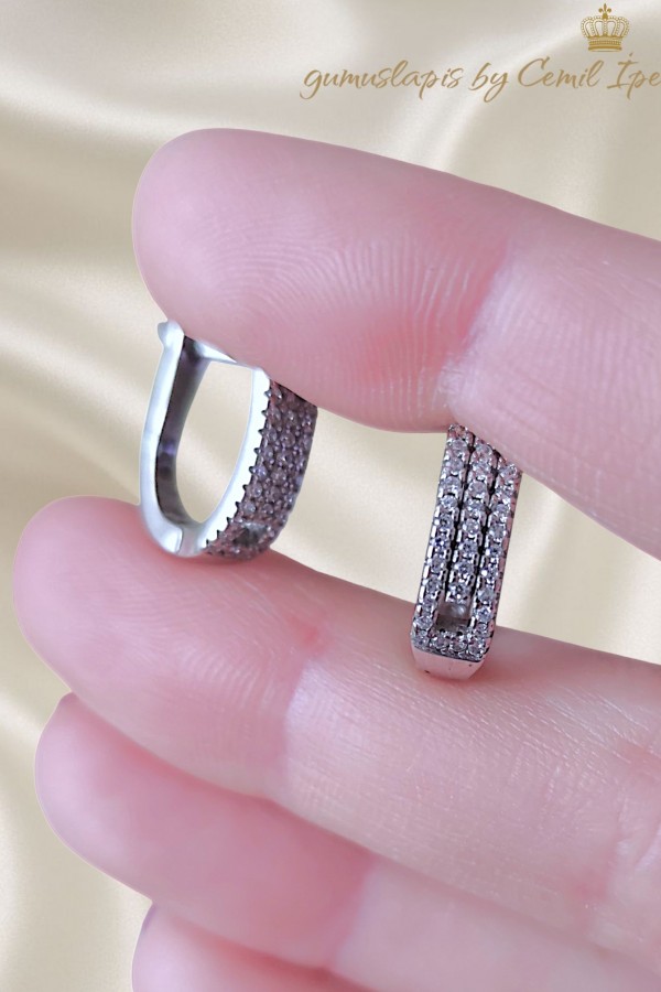 Laboratuvar Pırlantası Taşlı D Motif Gümüş Küpe