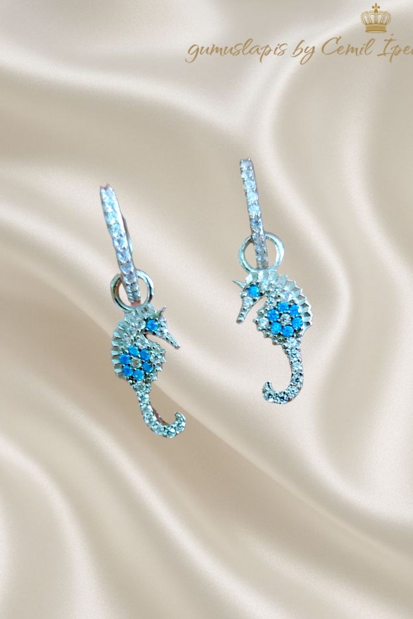 Deniz Atı Motif Gümüş Beyaz Küpe Çifti 