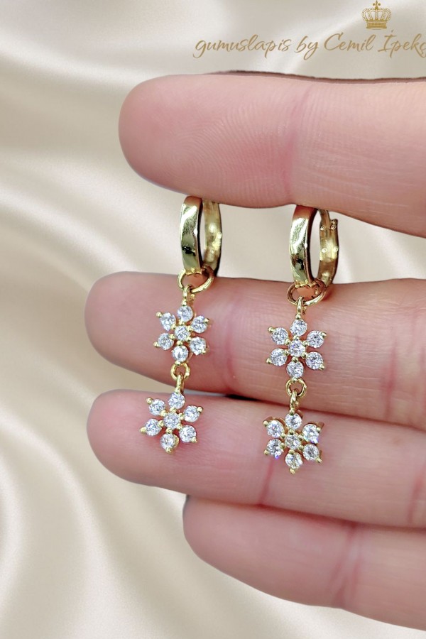 Çiçek Motif Sallantılı Gümüş Küpe Çifti 