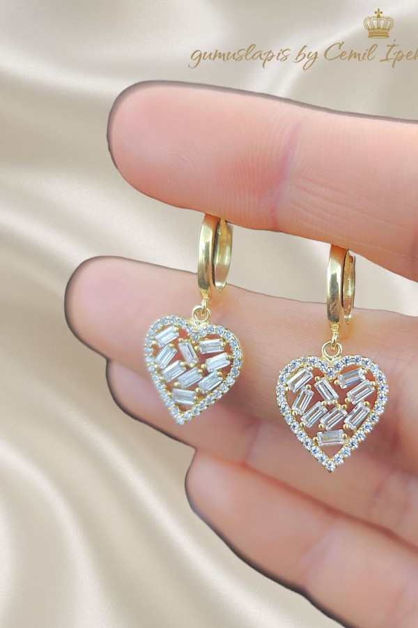 Baget Taşlı Kalp Motif Gümüş Küpe Çifti 