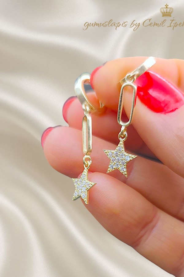 Yıldız Motif Sallantılı Gümüş Küpe Çifti 