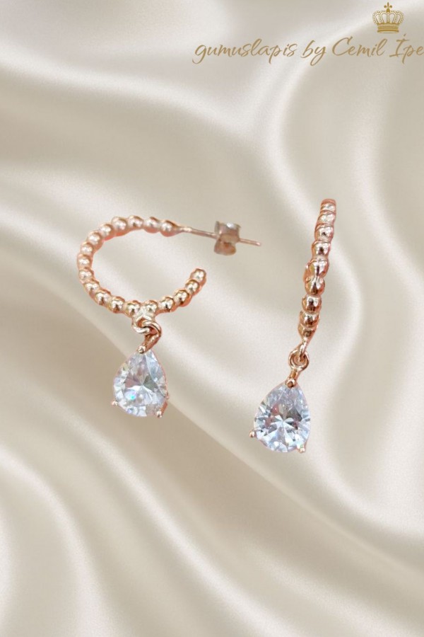 Damla Taşlı Yarım Halka Küpe Çifti