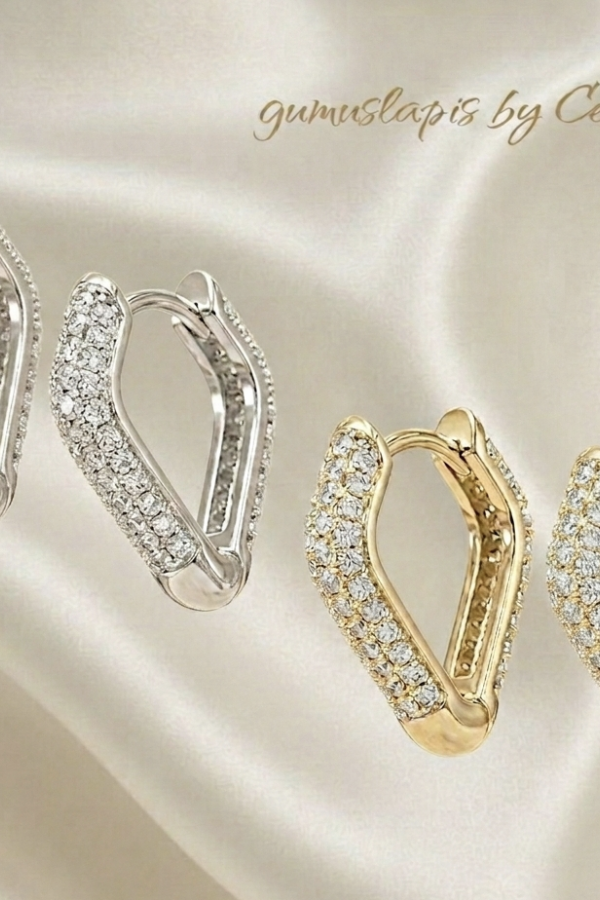 Asimetrik Dört Köşe Taşlı Gümüş Küpe Çifti Serisi (1 çift)