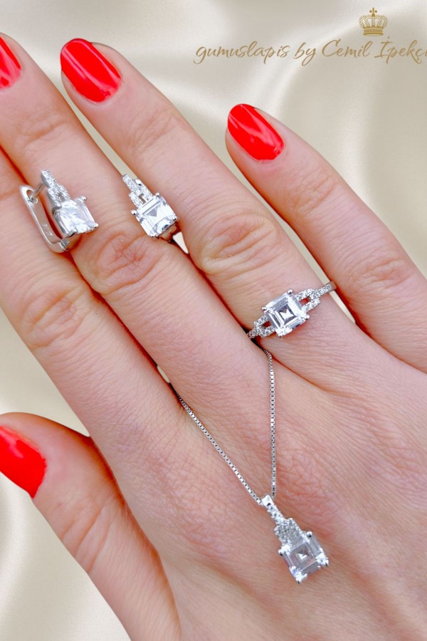 Kare Kesim Laboratuvar Pırlantası Taşlı Gümüş Set