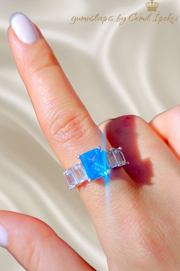 Lab Topaz Taşlı Yanları Baget Motif Gümüş Yüzük
