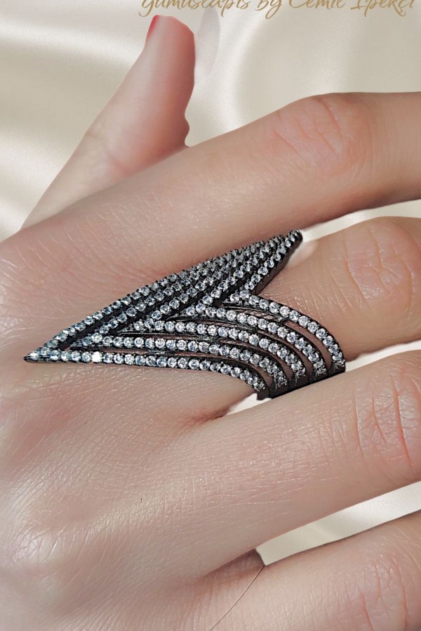 Siyah Kaplama Üçgen Gümüş Yüzük