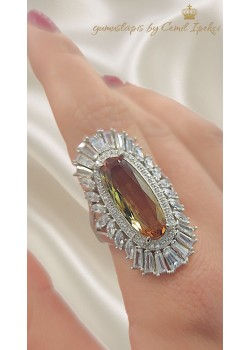 Renk Değiştiren Taşla Süslü Gümüş Yüzük