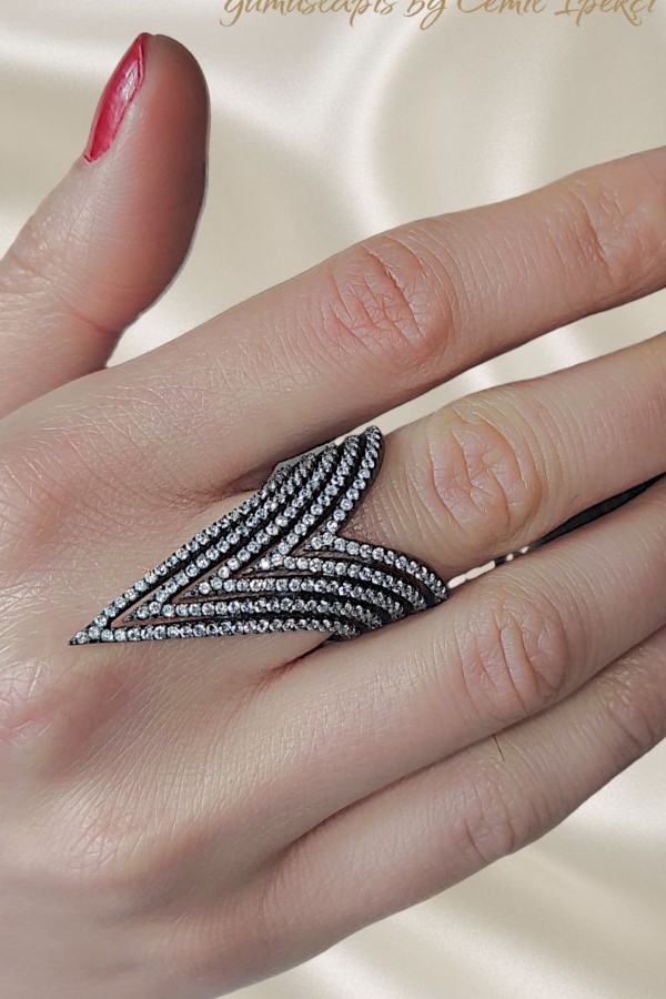 Siyah Kaplama Üçgen Gümüş Yüzük