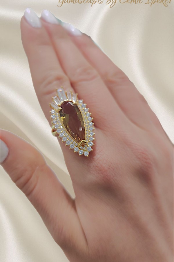 Renk Değiştiren Taşla Süslü Gümüş Yüzük Serisi