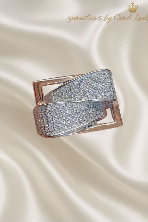 Beyaz Taşlı Gümüş Dikdörtgen Rose Yüzük