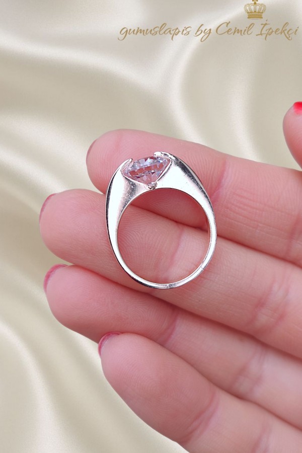 İçe Gömülü Laboratuvar Pırlantası Taşlı Gümüş Rose Yüzük 